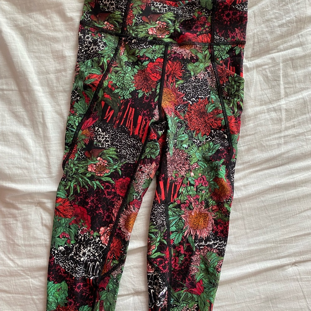 Lululemon Time to Sweat 23" - size 4 - Picture 6 of 6